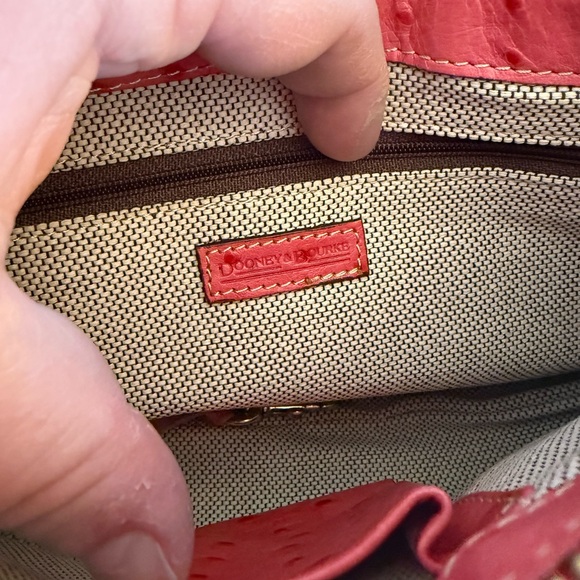 Dooney & Bourke pink ostrich embossed barrel packet bag. - Picture 11 of 11